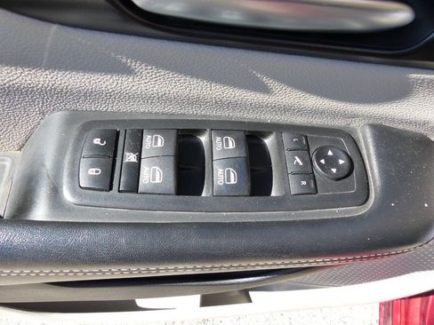 Used 2020 Chrysler Pacifica Limited FWD image 18