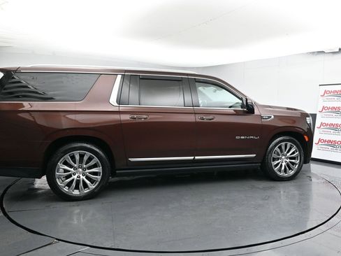 Used 2022 GMC Yukon XL Denali w/ Denali Ultimate Package image 2