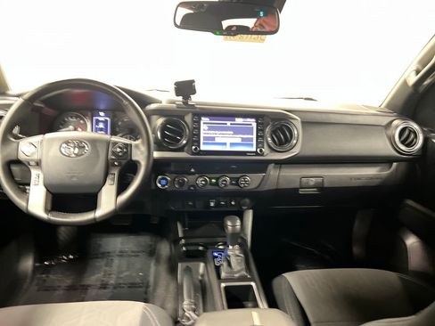 Used 2020 Toyota Tacoma TRD Off-Road AWD/4WD image 17