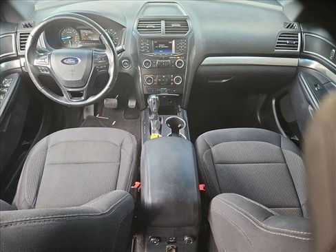 Used 2019 Ford Explorer XLT FWD image 17