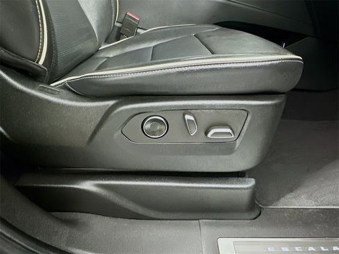 Used 2021 Cadillac Escalade ESV Premium Luxury w/ LPO, Illumination Package image 23