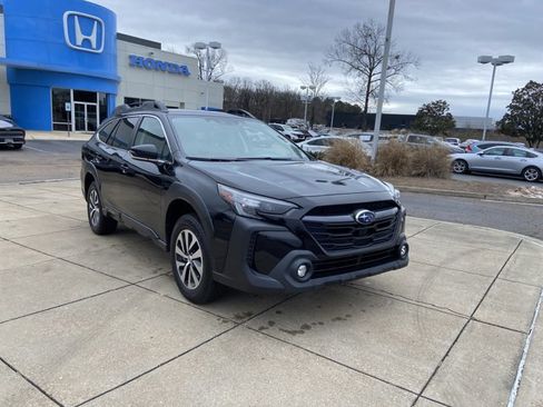 Used 2024 Subaru Outback Premium image 2