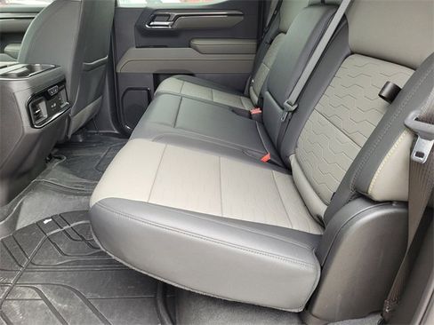 Used 2025 Chevrolet Silverado 1500 ZR2 w/ Technology Package image 24