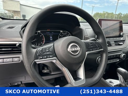 Used 2023 Nissan Altima 2.5 SV FWD image 19