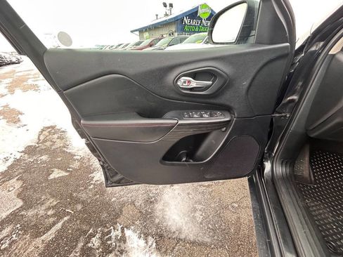 Used 2016 Jeep Cherokee Trailhawk w/ Leather Interior Group image 13