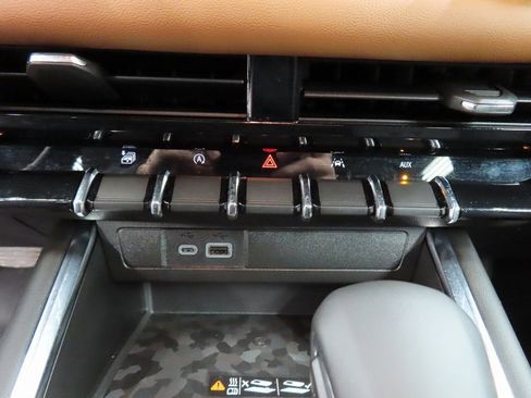 Used 2025 GMC Canyon AT4 w/ Technology Plus Package image 51