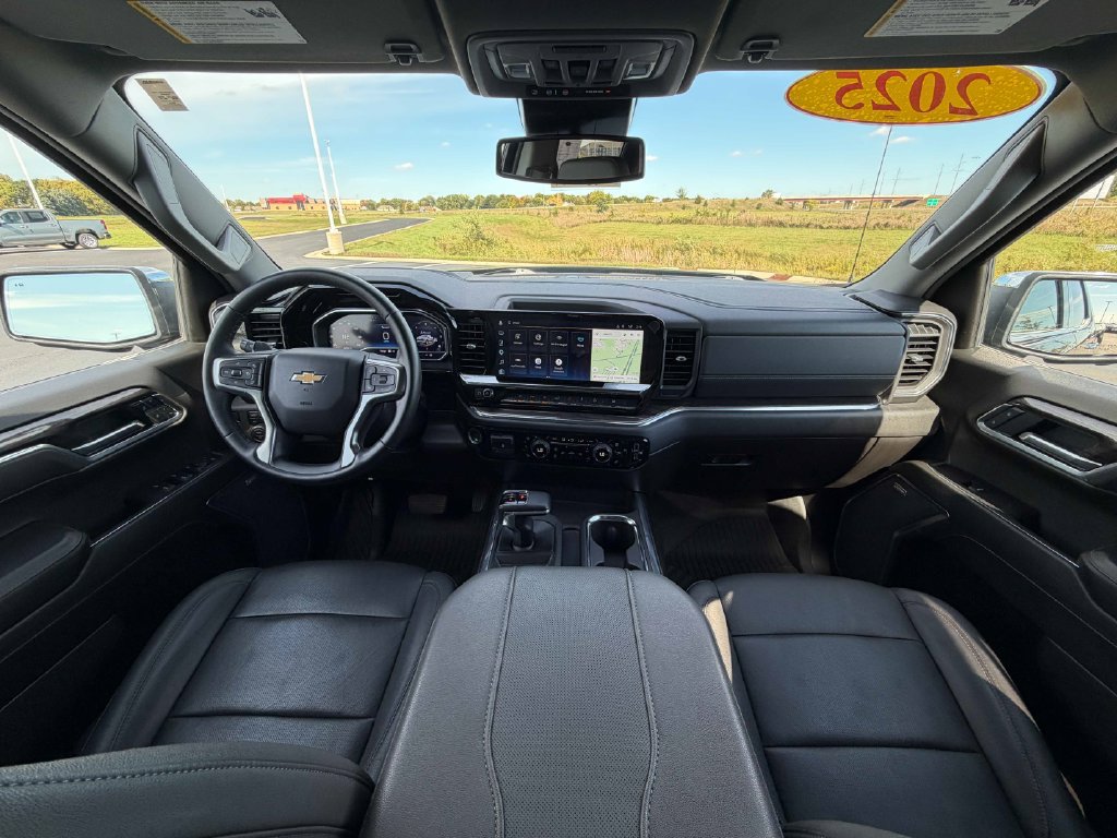 Used 2025 Chevrolet Silverado 1500 LTZ w/ LTZ Premium Package AWD/4WD image 30