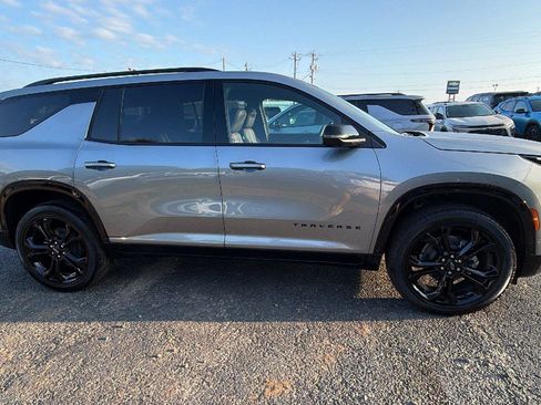 New 2027 Chevrolet Traverse RS w/ LPO, Floor Liner Package FWD image 7