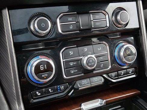 Used 2024 GMC Yukon XL Denali Ultimate AWD/4WD image 18