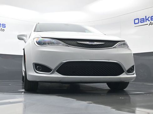 Used 2018 Chrysler Pacifica Touring Plus w/ Tire & Wheel Group image 39