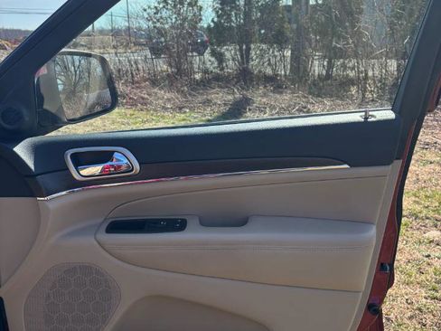 Used 2015 Jeep Grand Cherokee Limited w/ Trailer Tow Group IV image 27