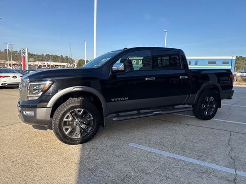 Certified 2021 Nissan Titan Platinum Reserve w/ Moonroof Package image 4