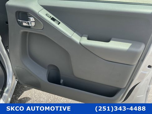 Used 2019 Nissan Frontier SV image 12