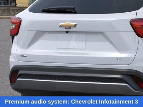 New 2026 Chevrolet Trax LT w/ Sunroof Package FWD image 15