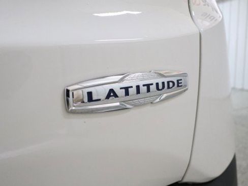Used 2018 Jeep Renegade Latitude w/ Cold Weather Group AWD/4WD image 21