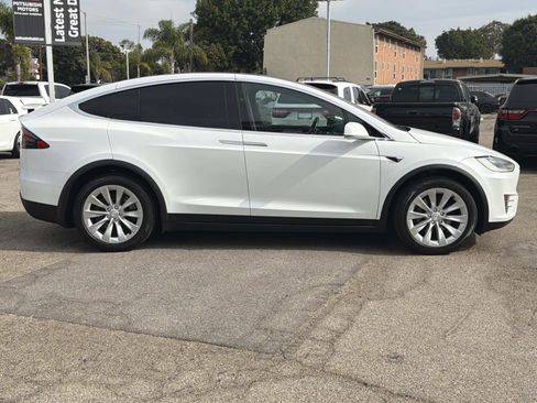 Used 2018 Tesla Model X 100D image 3