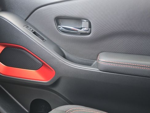 Used 2024 Nissan Frontier PRO-4X w/ Technology Package image 28