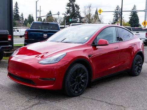 Used 2022 Tesla Model Y Long Range AWD/4WD image 3