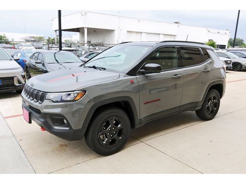 Used 2023 Jeep Compass Trailhawk AWD/4WD image 3