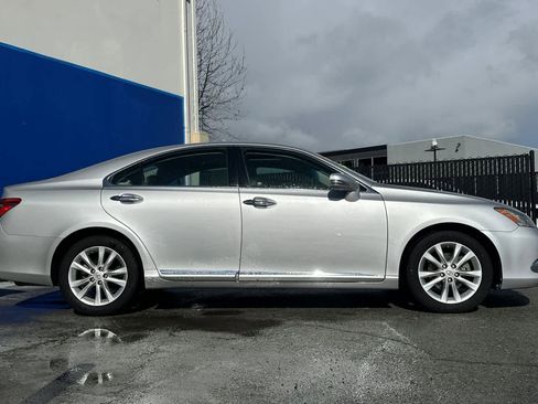 Used 2010 Lexus ES 350 w/ Preferred Accessory Package image 2