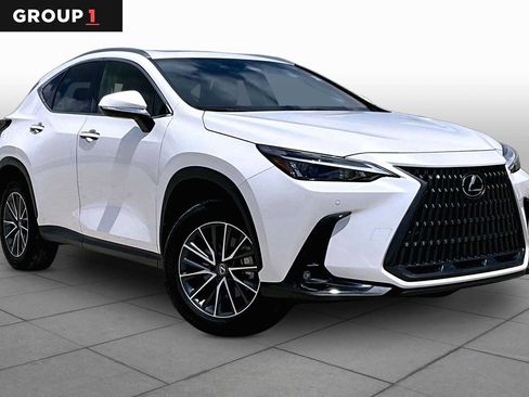 Used 2025 Lexus NX 250 FWD w/ Towing Package (2000 Lbs) image 3