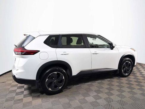 Certified 2025 Nissan Rogue SV AWD/4WD image 4