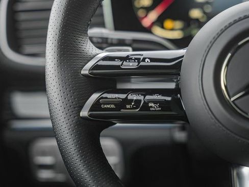 New 2026 Mercedes-Benz GLS 450 4MATIC image 32