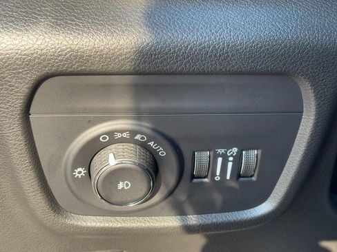 New 2025 Jeep Grand Cherokee L Limited w/ Luxury Tech Group II AWD/4WD image 12