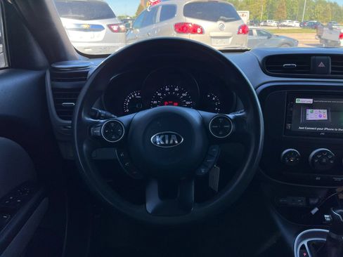 Used 2016 Kia Soul FWD image 18