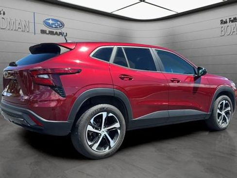 Used 2025 Chevrolet Trax RS w/ Sunroof Package FWD image 4