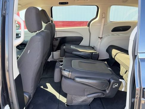 Used 2023 Chrysler Voyager LX FWD image 40