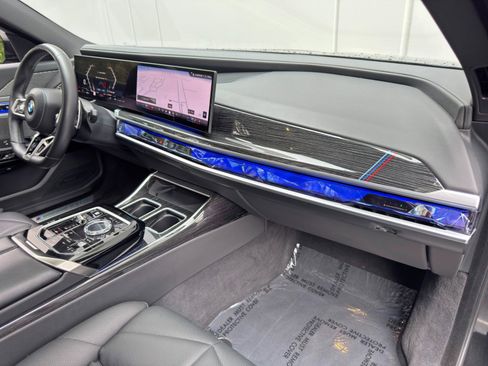 Used 2023 BMW 740i RWD image 15