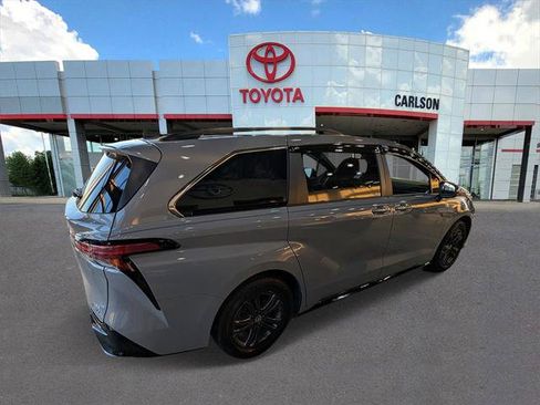 Certified 2024 Toyota Sienna XSE image 7