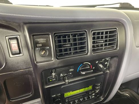 Used 2000 Toyota Tacoma 2WD Regular Cab image 7