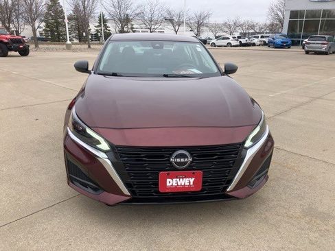 Used 2024 Nissan Altima 2.5 SV image 2