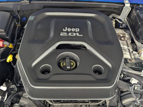 Used 2022 Jeep Wrangler Unlimited Sahara w/ Cold Weather Group image 10