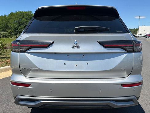 Used 2025 Mitsubishi Outlander AWD image 2