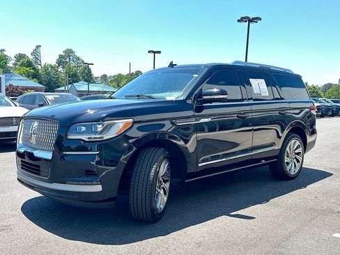 Certified 2024 Lincoln Navigator Premiere AWD/4WD image 2