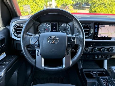 Used 2019 Toyota Tacoma TRD Off-Road AWD/4WD image 10