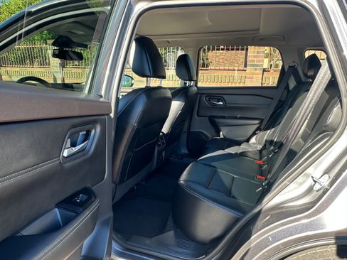 Used 2022 Nissan Rogue SL image 7