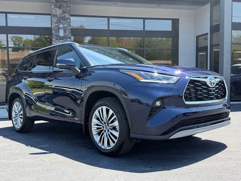 Used 2026 Toyota Highlander Platinum AWD/4WD image 2