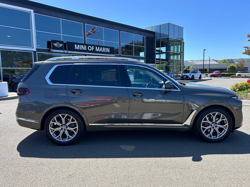 Used 2023 BMW X7 xDrive40i AWD/4WD image 6