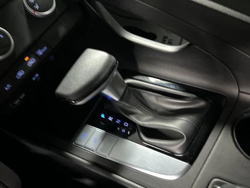 Used 2025 Hyundai Elantra SE FWD image 18