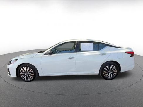 Used 2025 Nissan Altima 2.5 SV image 9