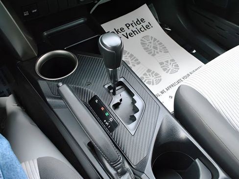 Used 2015 Toyota RAV4 LE image 19