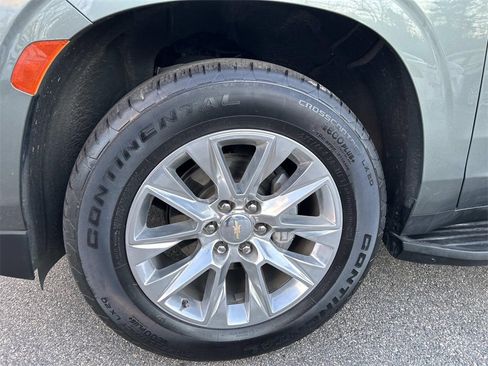 Used 2023 Chevrolet Suburban Premier image 9