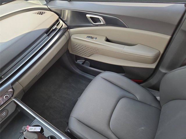 Used 2025 Kia Carnival FWD image 29