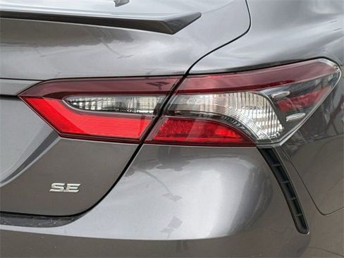 Used 2023 Toyota Camry SE image 6