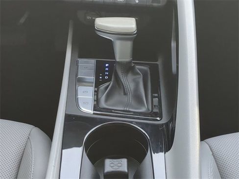 Used 2023 Hyundai Elantra Limited w/ Preferred Accessory Package image 17