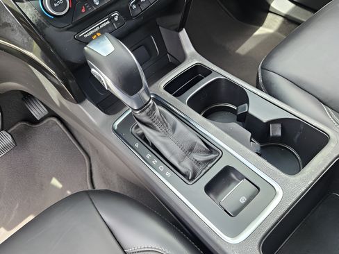 Used 2019 Ford Escape Titanium FWD image 16